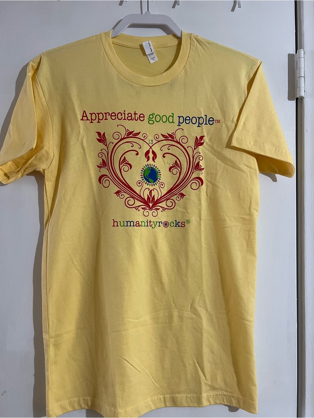 Unisex T shirt size medium